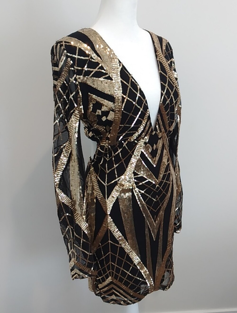 AKIRA Black, Gold Sequin Plunge Long Sleeve Modern Party Cocktail Sexy Dress M